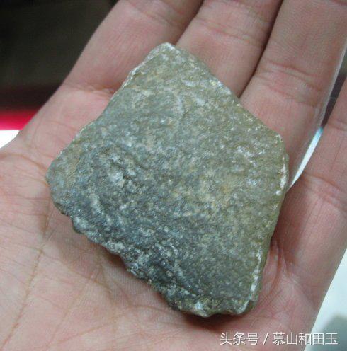 极品和田玉黄口山料值钱吗,好的和田玉山料值钱么