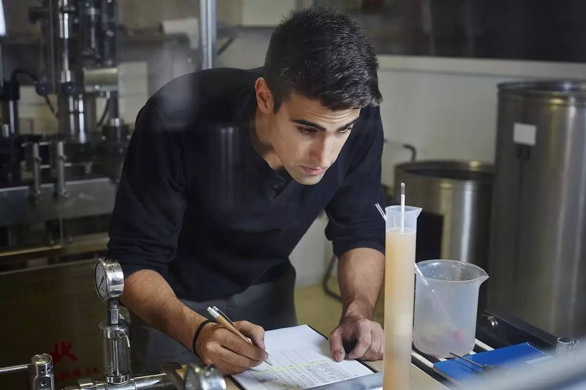 酒瓶上生产日期2019年是真实的吗,窖藏1988酒瓶真假鉴别