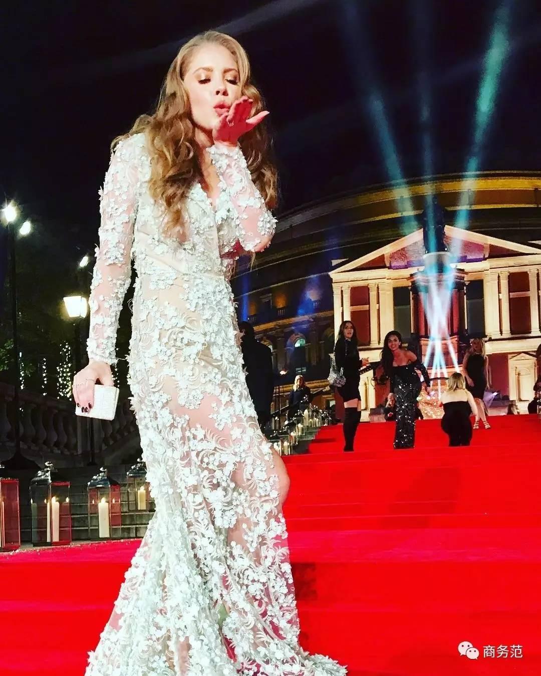 65万颗水晶打造的婚礼,施华洛世奇继承人款婚纱