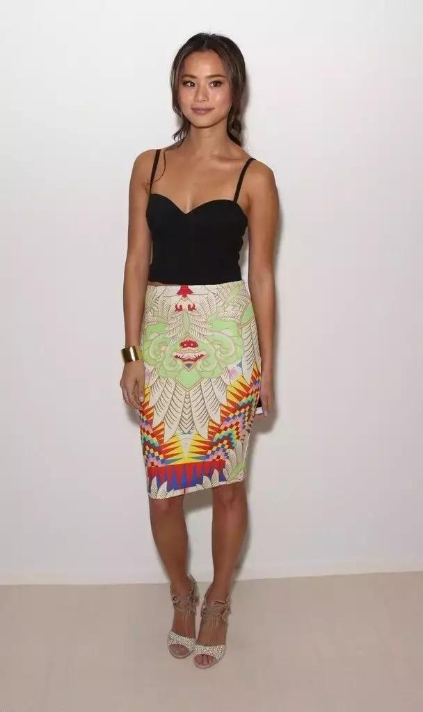 皮肤偏黑的中年男士穿衣搭配,女孩子皮肤黑怎么搭配衣服