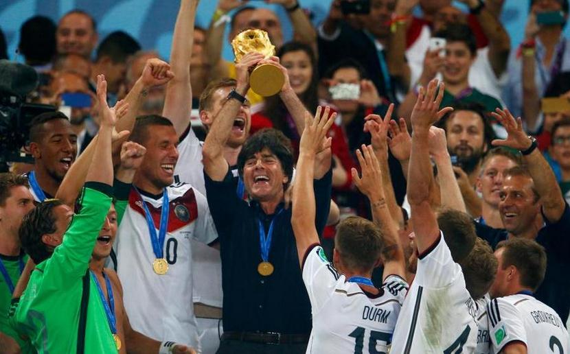 20年前组三叉戟威震欧洲，勒夫百胜创里程碑，十年间拿一队没招