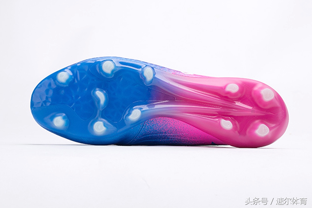五百元性价比超高高帮足球鞋推荐,500块能买什么顶级足球鞋