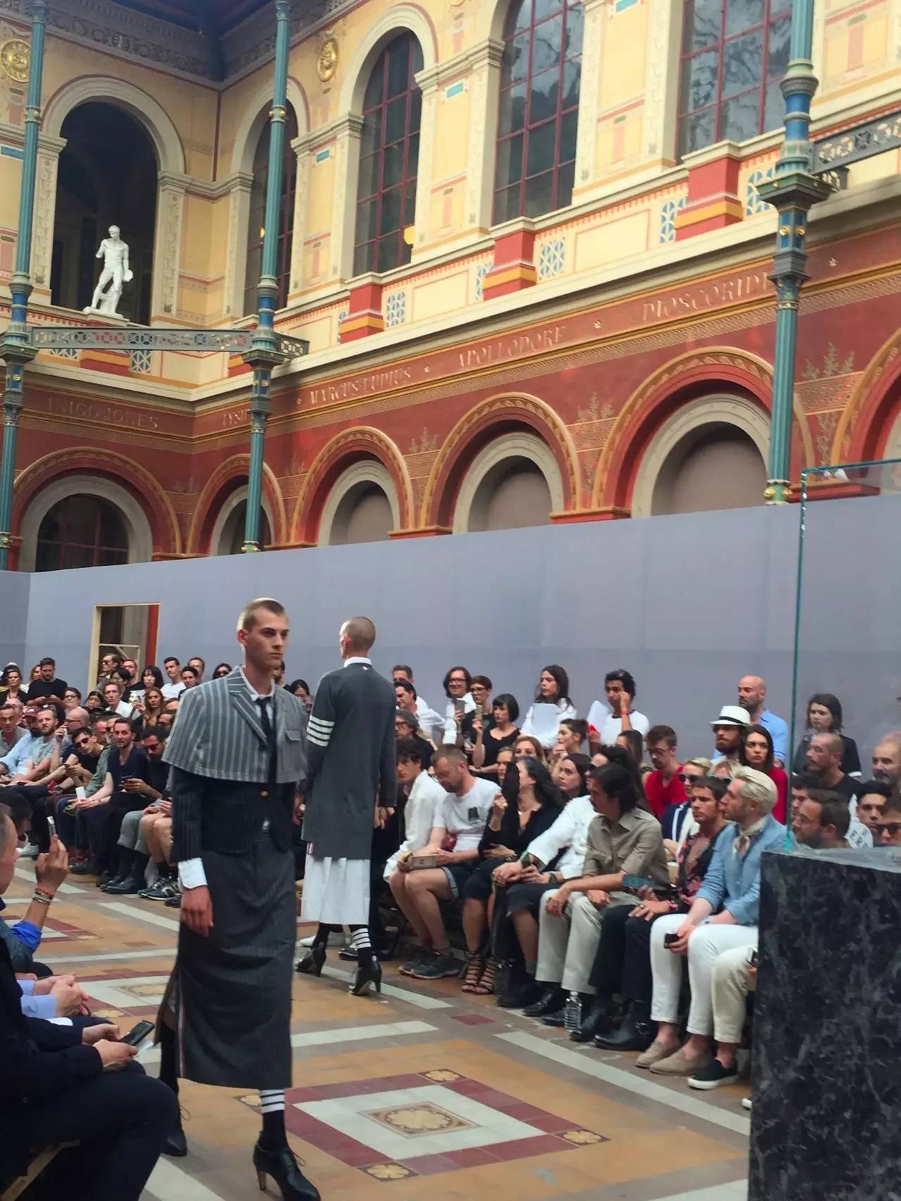 vetements联名耐克,vetements联名版