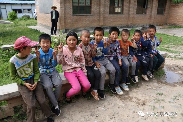 大爱无疆关爱儿童视频,检察院关爱留守儿童爱心捐赠活动