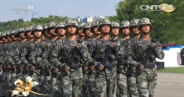 重温香港回归视频,香港回归时刻市民热血沸腾