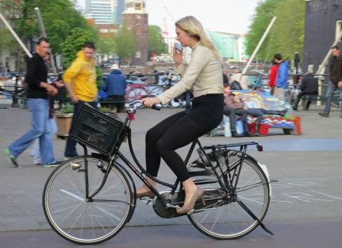荷兰街头自行车 (荷兰自行车的奇怪事)