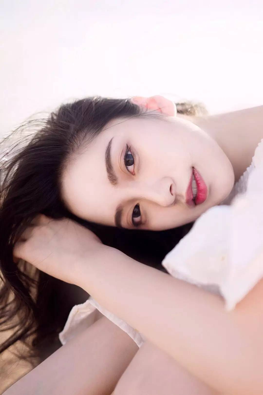 发量多简单又好看的头发造型教程,如何拍头发发丝好看