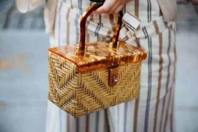 最近整个时尚圈都中了这个包包的毒!