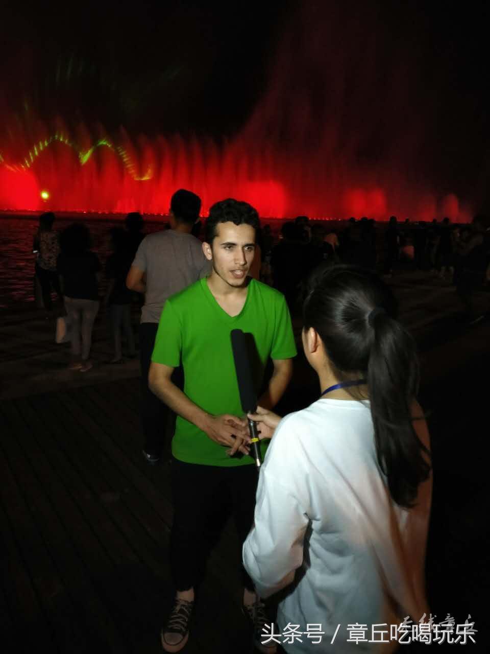 绣源河刷屏“联合国”朋友圈——山大学子夜看山大魅力后花园