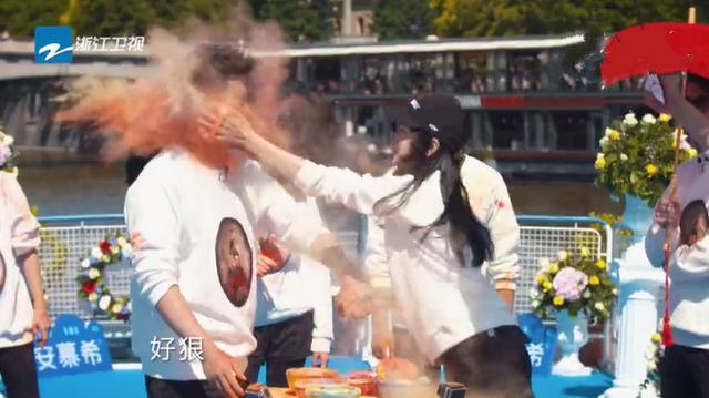 《奔跑吧》收*战官**即将来临,很像大片,主题“古堡谜踪”!