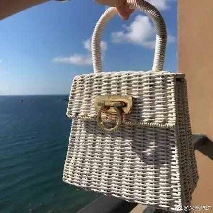 最近整个时尚圈都中了这个包包的毒!