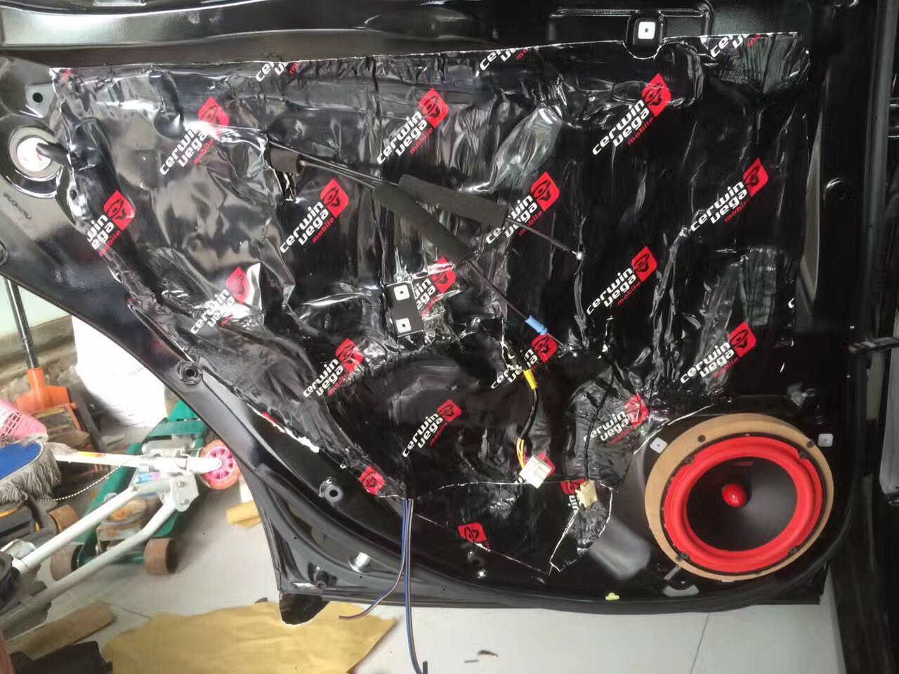 今天终于把这车给整了，换上一抹艳红，喜欢！大爱！