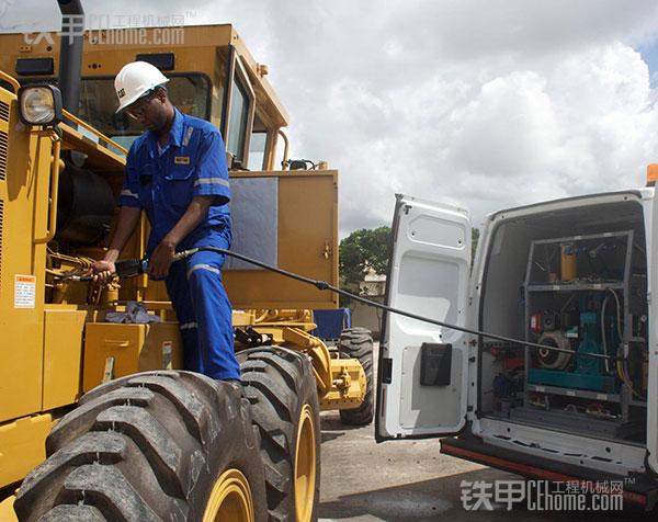 新来的菜鸟又把“挖掘机”开翻了！每周工程机械酷图（18）