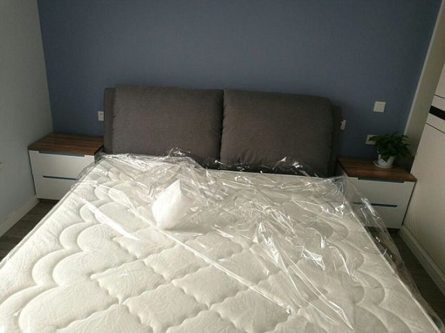 床垫膜要撕掉吗有必要去甲醛,梦思床垫的膜要不要撕掉