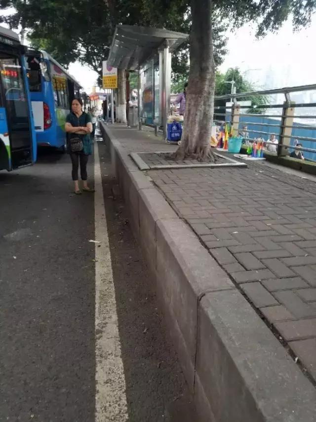 要不是腰软,怎么能把腿的劈这么开?