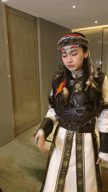 搞笑gif趣图这是真把姑娘惹怒了啊,三个二货搞笑图片