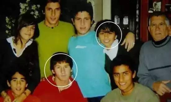 你所爱的梅西有这样一段爱情：最好的爱情莫过于，9岁我为你钟情，30岁你为我披上嫁衣