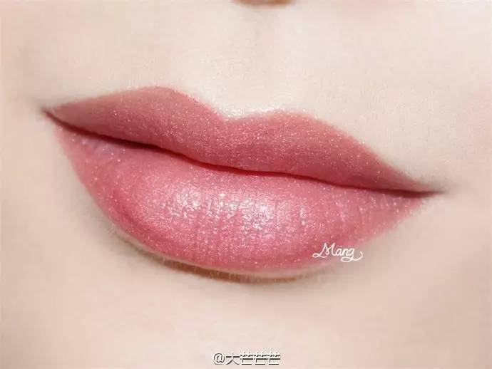 比起只用30块唇膏直播的伊能静,化妆我只服包文婧!