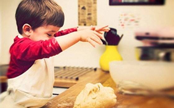 希奥教育｜让宝宝爱上洗碗，还能培养领导力