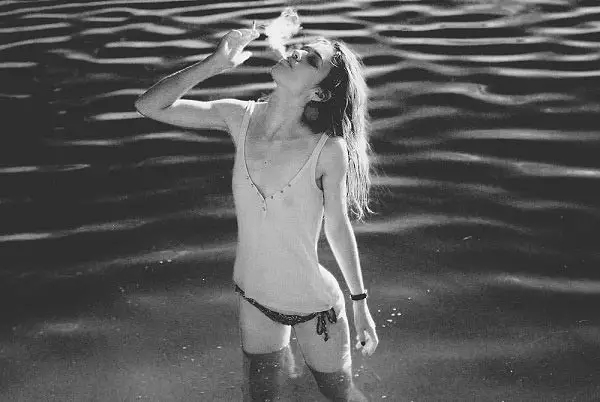 所有的日久生情都是一见钟情,比一见钟情更可贵的是相伴一生