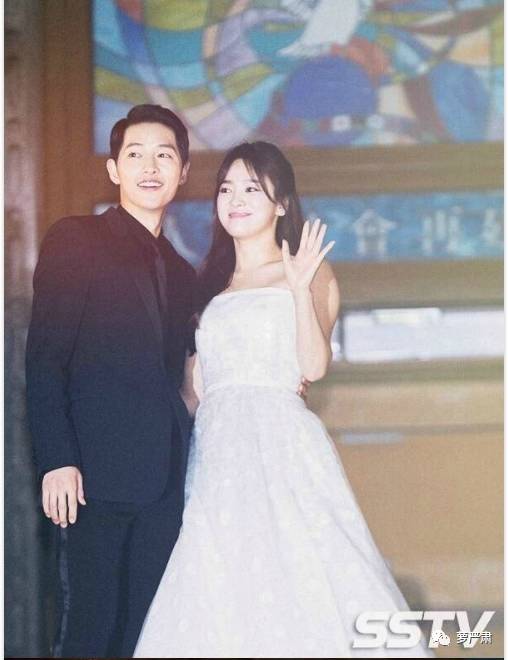 宋仲基宋慧乔白天揽腰秀甜蜜,宋仲基宋慧乔甜蜜太阳后裔