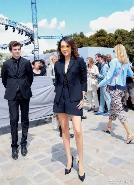 章子怡巴黎时装周白色休闲,章子怡米兰时装周白色裤裙