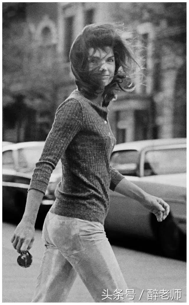 杰奎琳穿着带血的衣服,杰奎琳的眼泪音频