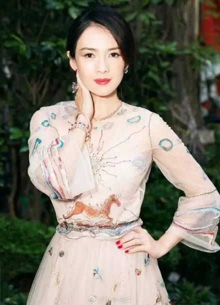 章子怡巴黎时装周白色休闲,章子怡米兰时装周白色裤裙