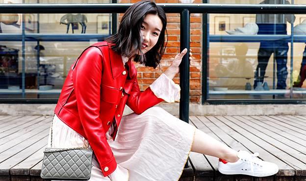 杨幂的最近穿的运动鞋,杨幂穿的薄荷绿运动鞋