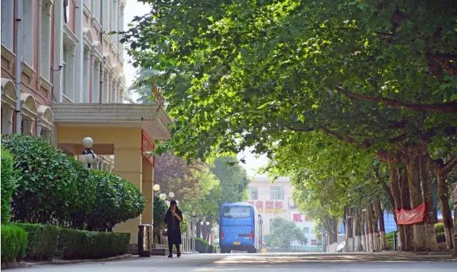 学长带你逛校园西安翻译学院,西安翻译学院学姐带你练口语