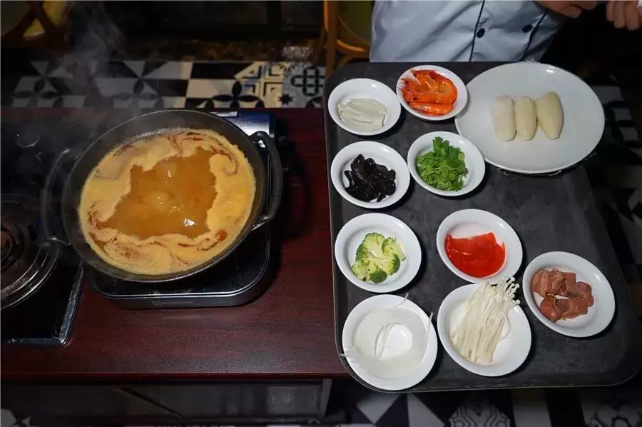 蒙眼用剪刀做面，服了！这么牛X的店居然系佛山的10年老字号！东家好吃才是硬道理！