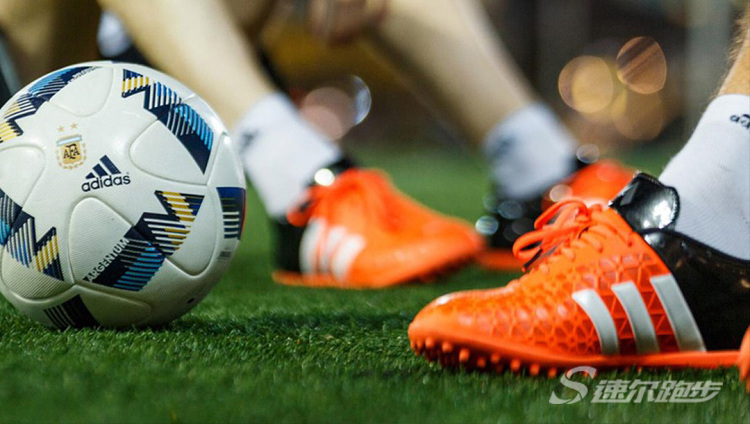 足球鞋材质小科普,最实用脚感最好的足球鞋