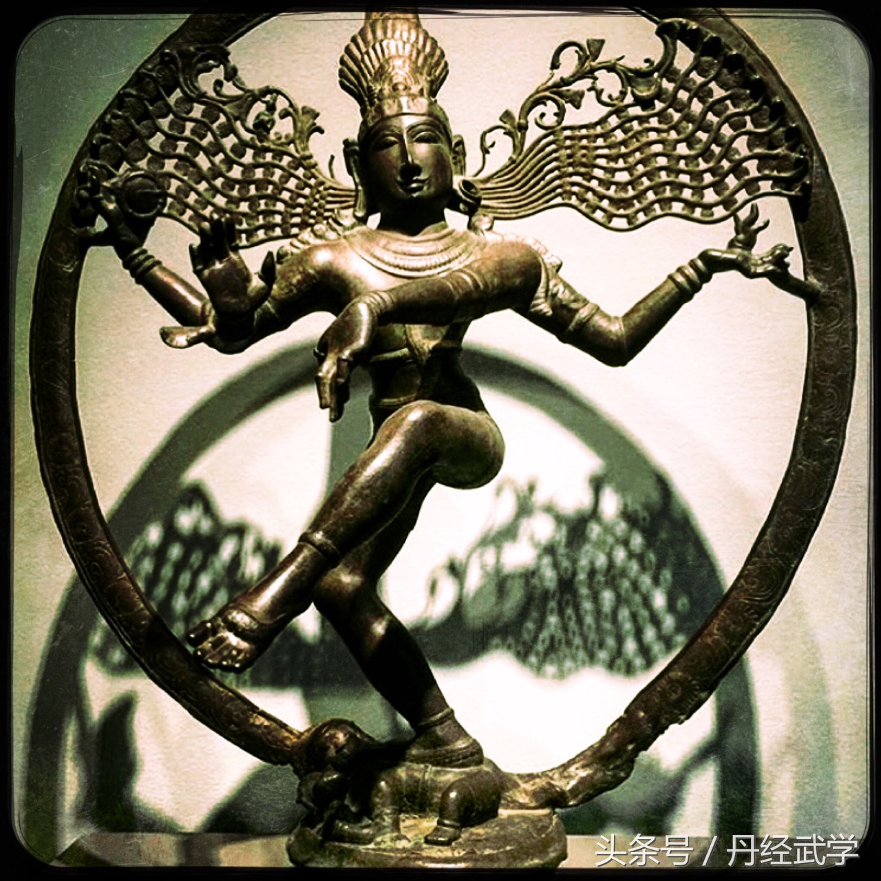 印度主神湿婆创造了瑜伽体式,印度瑜伽之光