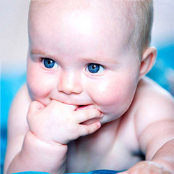 宝宝吮吸手指是什么意思,宝宝吮吸手指怎么戒掉