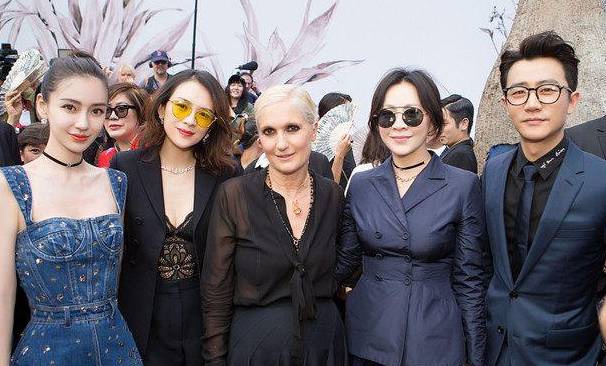 章子怡巴黎时装周白色休闲,章子怡米兰时装周白色裤裙