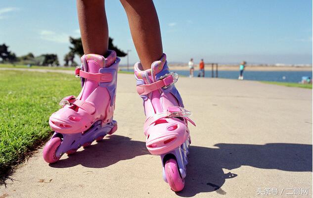 怎样选一双合适的轮滑鞋,如何正确选择一双轮滑鞋