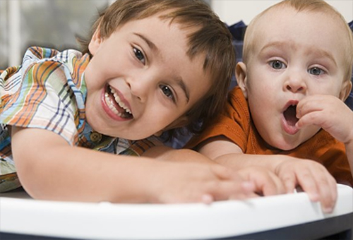 宝宝特别胆小怎么办,小孩太胆小了怎样锻炼他的胆量