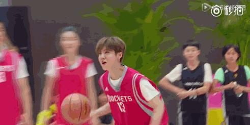 鹿晗打篮球扣篮,鹿晗颠球惊呆全场