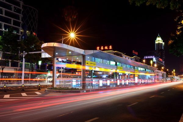 中国首条双快模式的快速公交,快速公交和普通公交区别