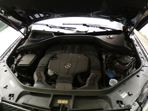 轿跑SUV奔驰GLE320coupe提车感受，外观很帅很装逼，配置却很低！