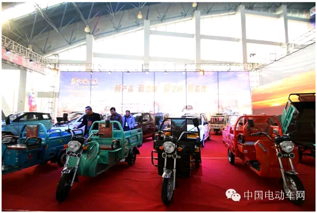 广角镜头——猛戳链接就能换个姿势看徐州展会！