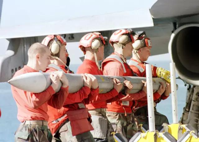 航空母舰二维图,航空母舰彩虹人白马甲