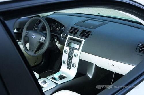 沃尔沃c30油耗,沃尔沃c30落地价