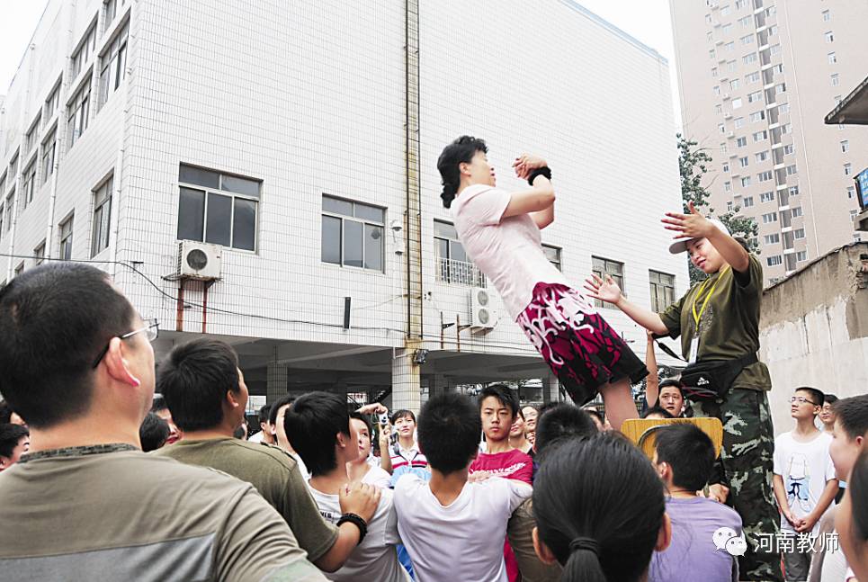 弦断,歌停,曲犹在……她的离去,震惊了整个河南教育界;她的微光,照亮了教育改革的一片天!
