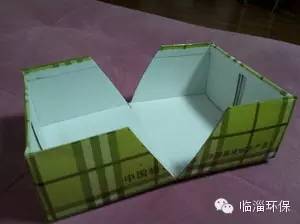 用鞋盒自制书本收纳盒 (用垃圾鞋盒制作收纳品的步骤)