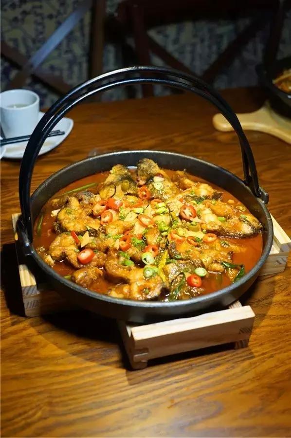 蒙眼用剪刀做面，服了！这么牛X的店居然系佛山的10年老字号！东家好吃才是硬道理！