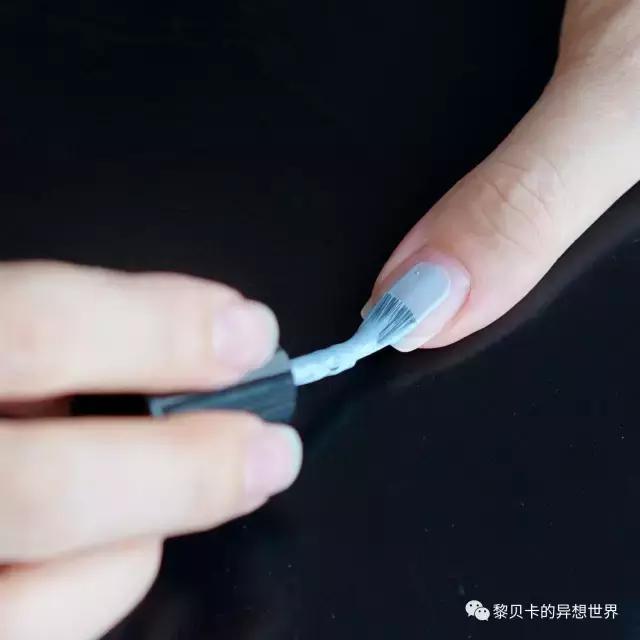 什么指甲油颜色显手白又好看,哪种纯色甲油显手白