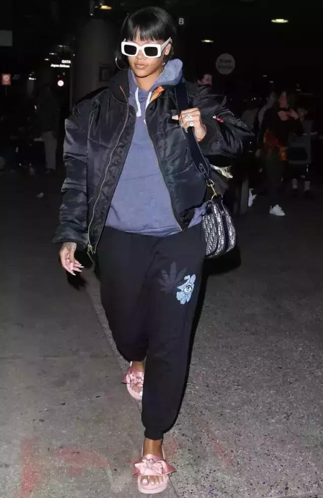 puma蕾哈娜同款鞋 (puma的蕾哈娜穿搭)