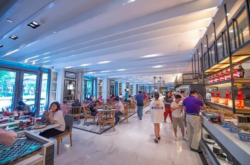 一天吃四五顿饭不长肉才怪,一天吃四顿不胖都不行