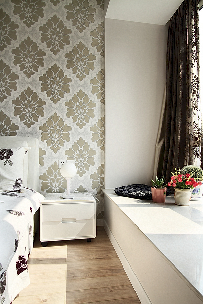 武汉老园艺师为讨好老伴,毅然把卧室窗台巧变花园式榻榻米!